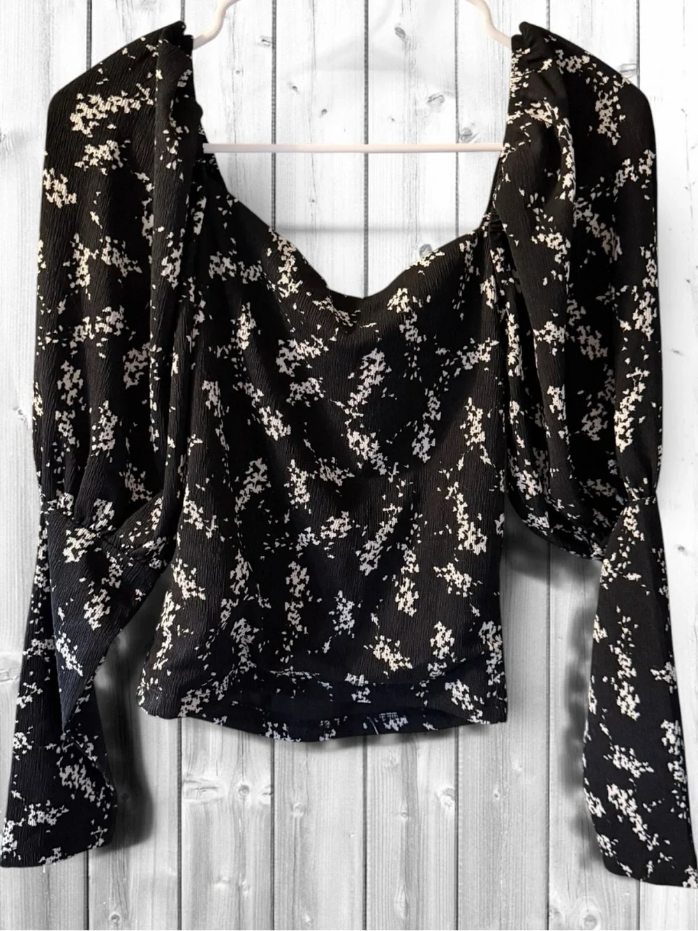 🌸Anthropologie Black Floral Puff-Sleeve Women's Top